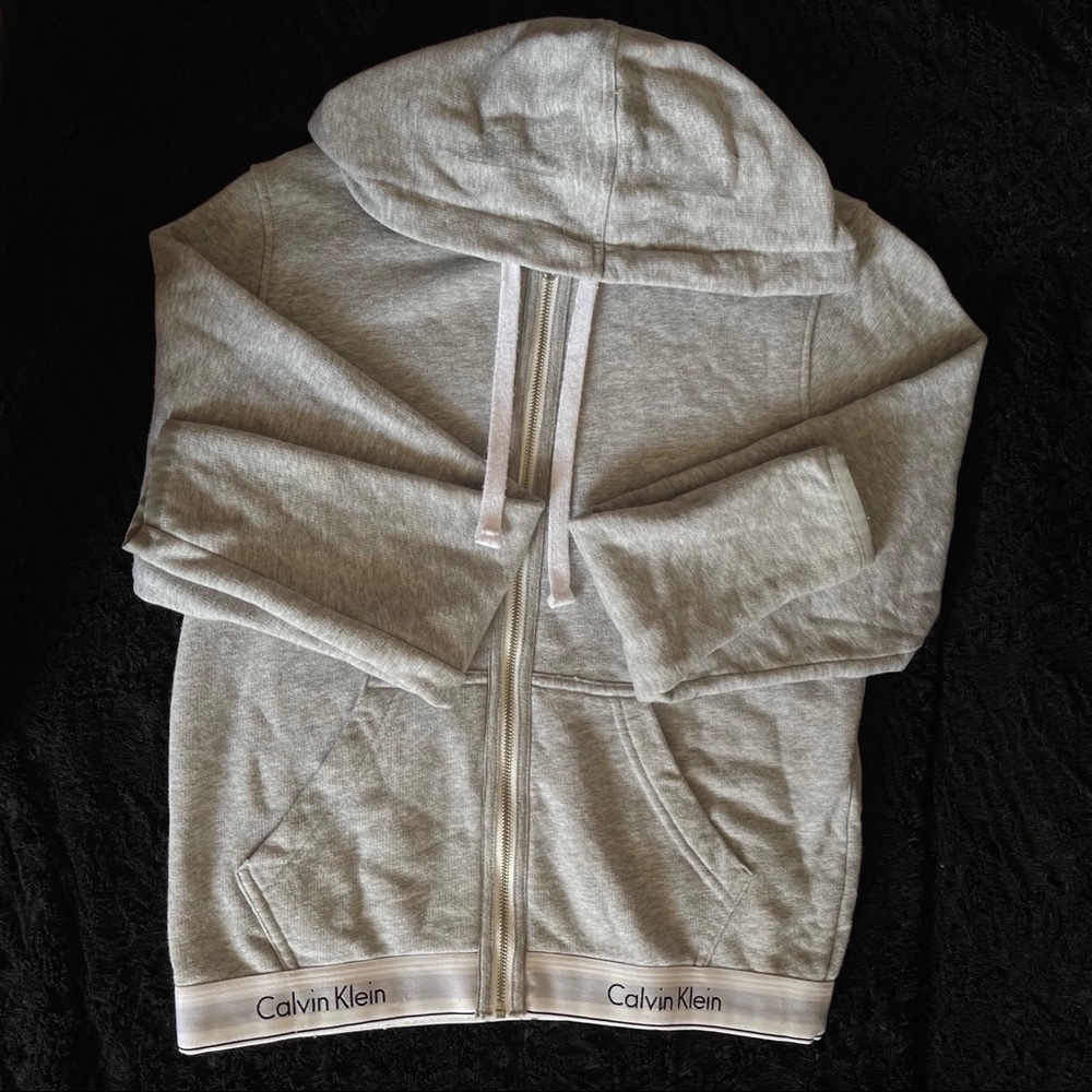 🚨SOLD🚨 Calvin Klein Modern Zip Sweater